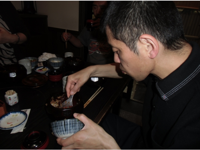 「もう自分でよそっちゃうの」