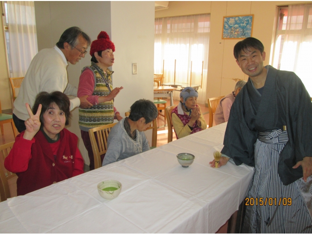 男性の職員も和装です( ^^) _旦~~