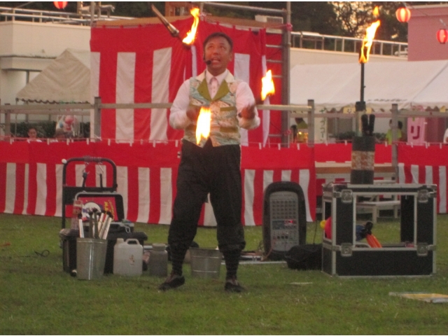 大道芸人YAHAさんの見事なパフォーマンス！