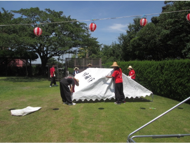 テントの準備も大変です。