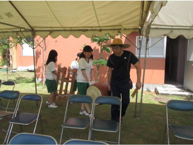 太鼓も重たいです。