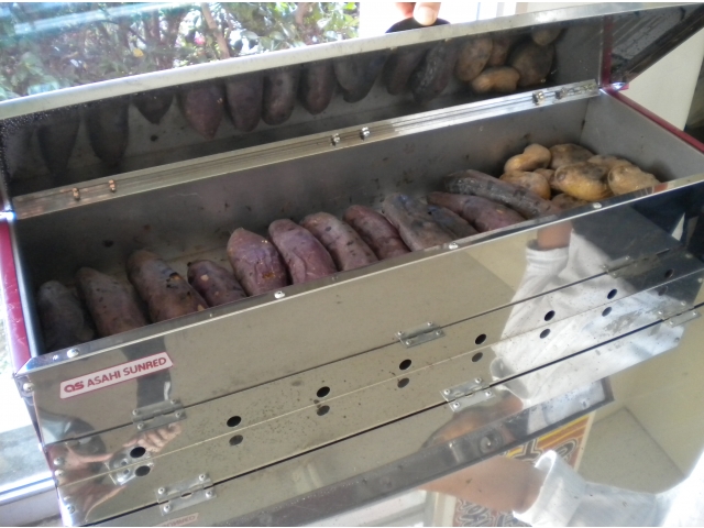 専用の機械で焼きます！