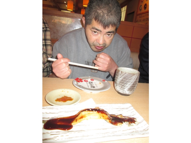 最後の締めは、アナゴの一本焼き！