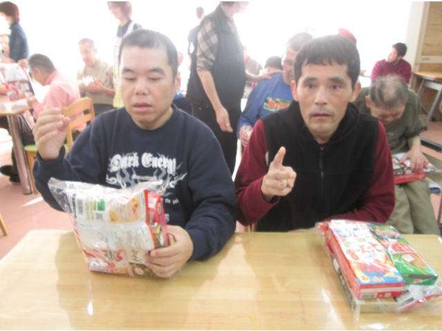 プレゼントを貰って「ハイ、チーズ！」