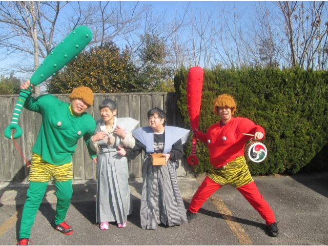 年女のお二人と帰られる前の青鬼赤鬼コンビと。