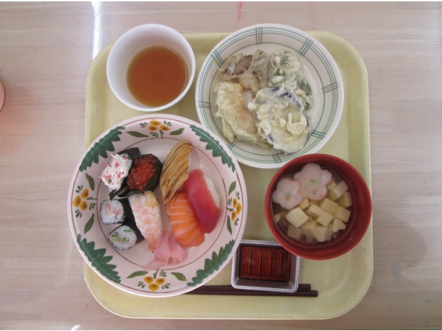 こちらは握り寿司（上矢印）