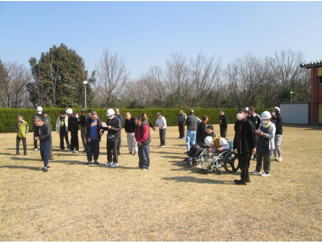 グラウンドへ避難。