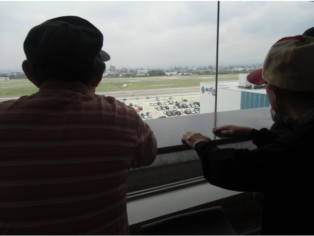 飛行機はいつ来るかな？