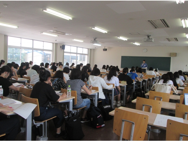 講義開始。緊張しています。