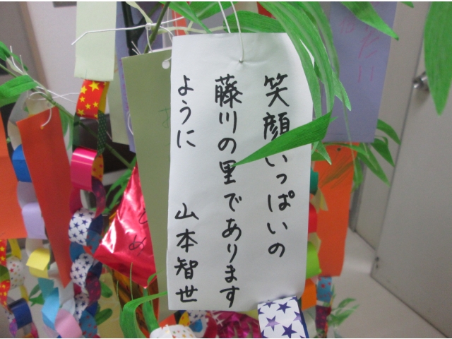 本当にそう思います。笑顔には幸せを呼びますよね。