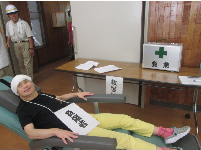 救護班による負傷者搬送