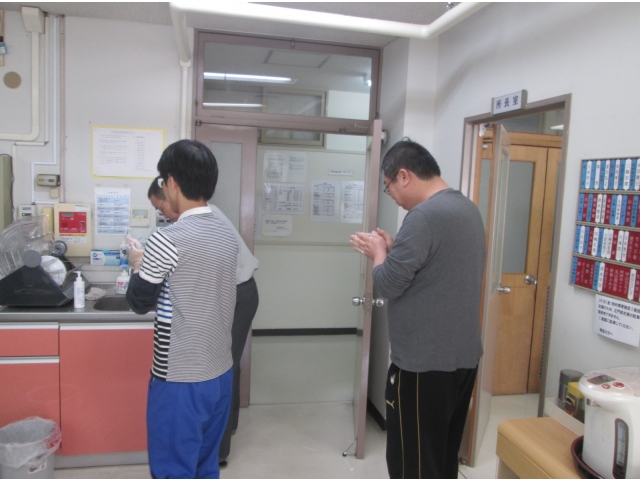 皆、真剣に手洗いしていました。