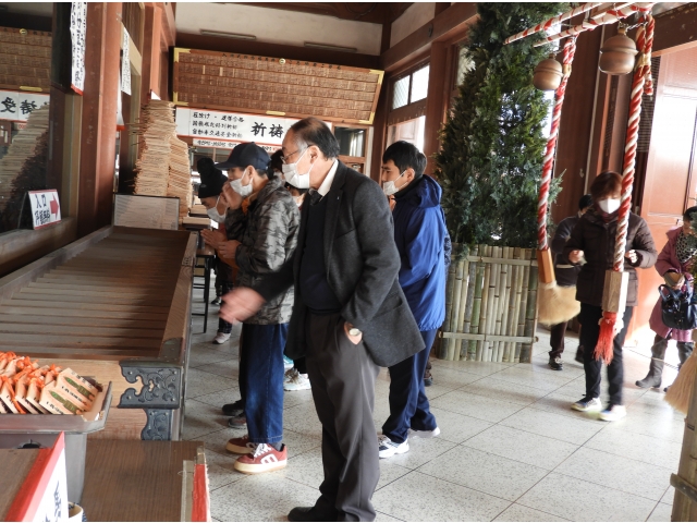 皆で参拝しましょう♪