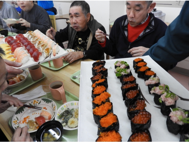 おかわりはいっぱい！スシ喰いねえ！