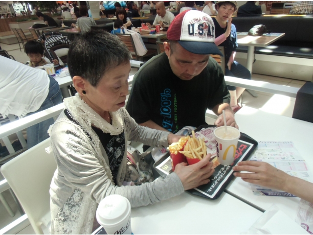 お母さんと楽しい食事