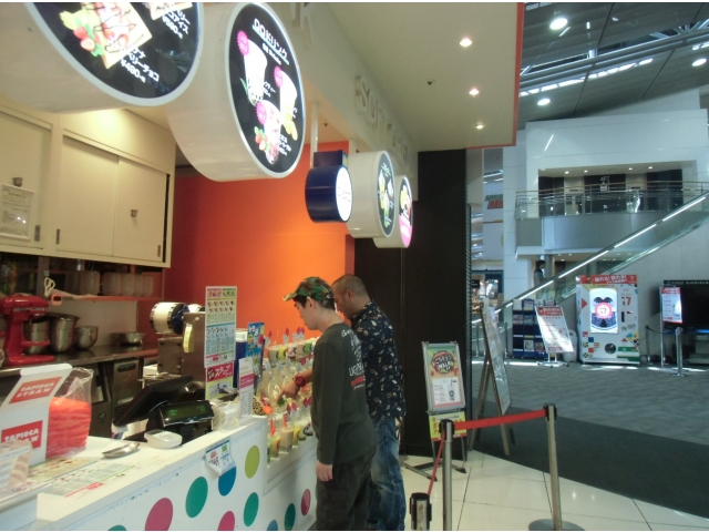 クレープ選び中☆