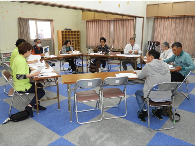 笑いを交えながら真剣に