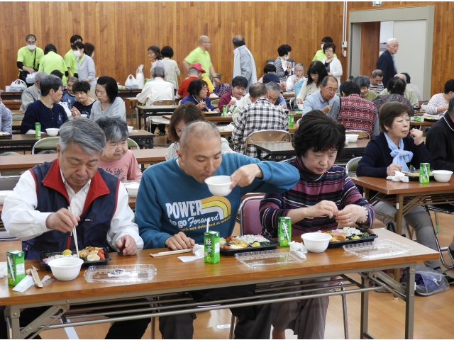 待ちに待った昼ご飯