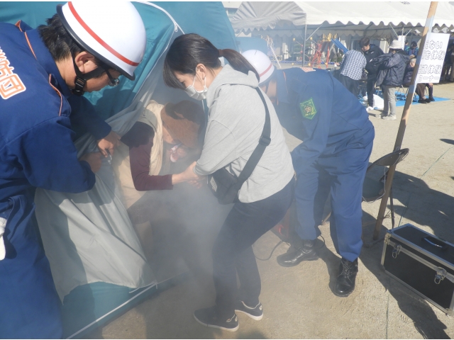 テントの中は真っ白！