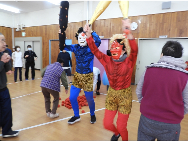 金棒を振り回し鬼登場！