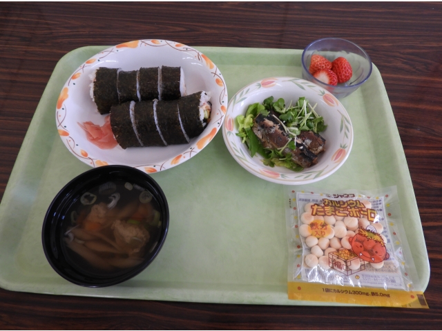 お昼は恵方巻き！