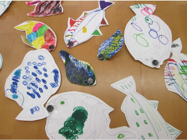 たくさんの種類の魚が泳ぎました