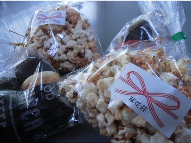 ポップコーンとプチケーキ😊