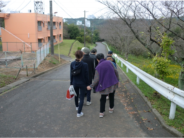 2列になって藤川の里を出発です