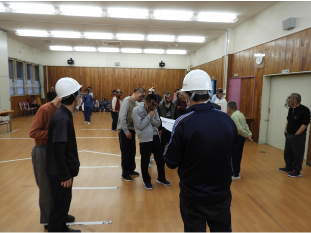 訓練棟に避難完了。
点呼開始。