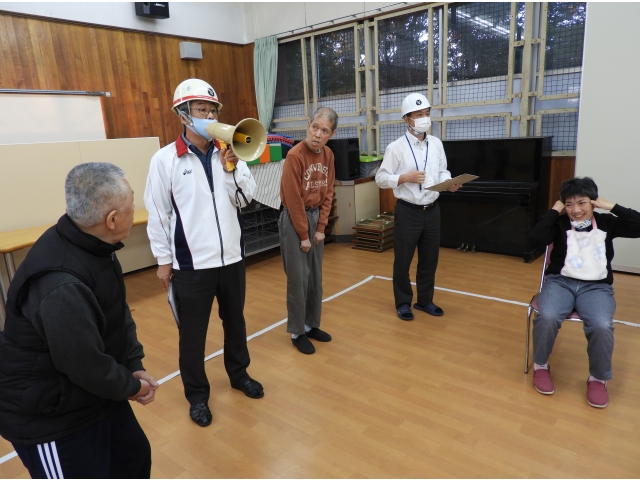 隊長より講評。夜間避難時は、十分気を付けて！！