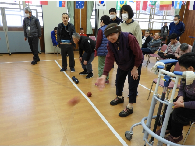 利用者さんチーム優勢か…