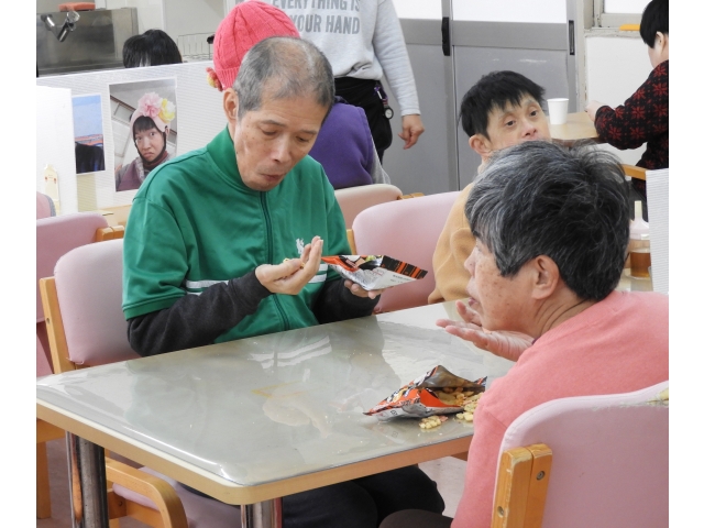 お菓子は大好きです