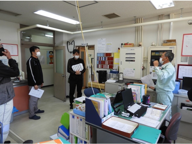 事務所内の複合受信機の説明です
