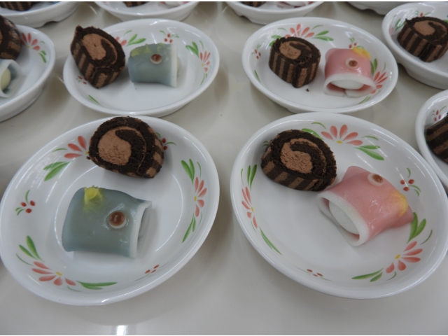 鯉のぼりのお饅頭とミニケーキ