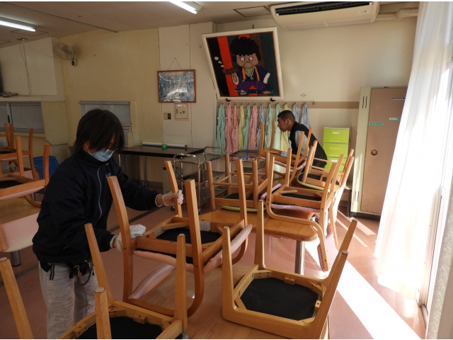 椅子の裏側も綺麗に