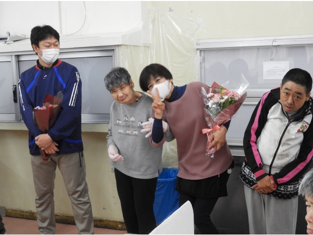 利用者さんから花束贈呈（3）