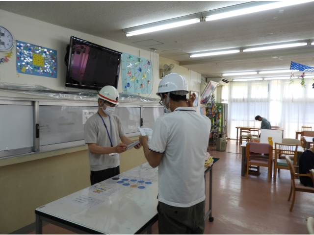食堂に避難完了、負傷者はいません