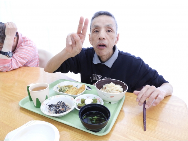 皆さんいい表情で食事をされています。