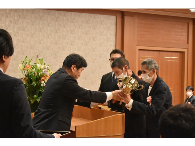 理事長より表彰されました。