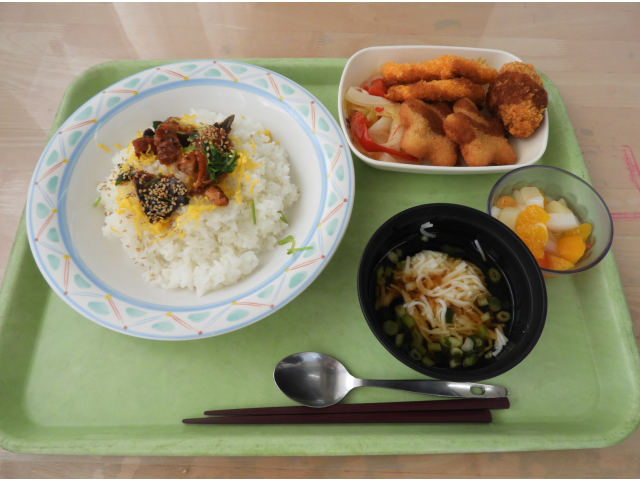 メニュー：ひつまぶし(あなご)、そうめん、フライ盛合せ、フルーツポンチ