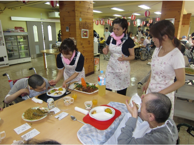 オードブルと焼きそばのお味は?!