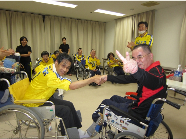 両キャプテンの固い握手!!