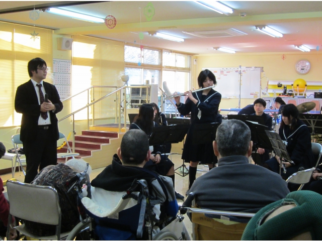 フルートのソロ!!聞き入ります。