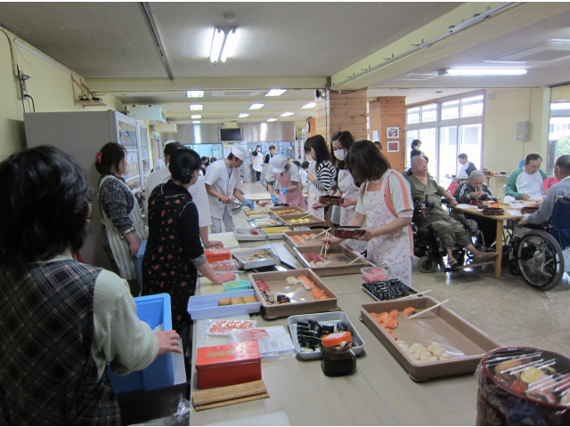 おかわりに並びます。