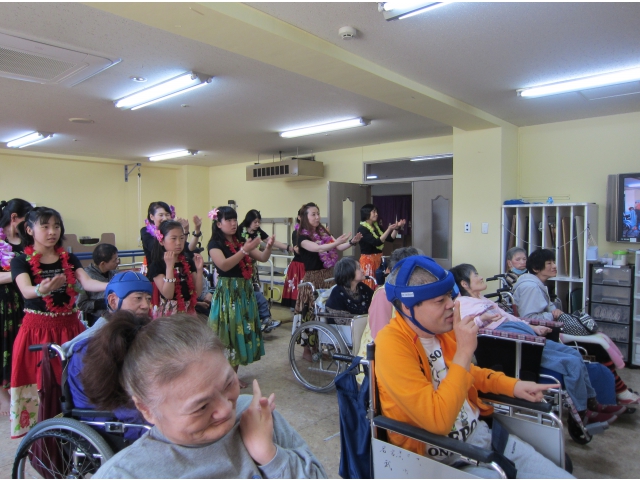 皆で歌って踊りました