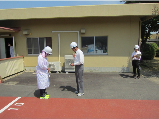 所長に状況報告。