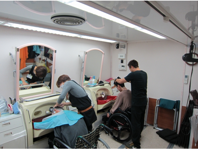 トラックとは思えないほど広々しています