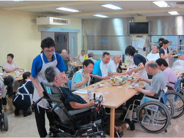 次は何を食べようかな…