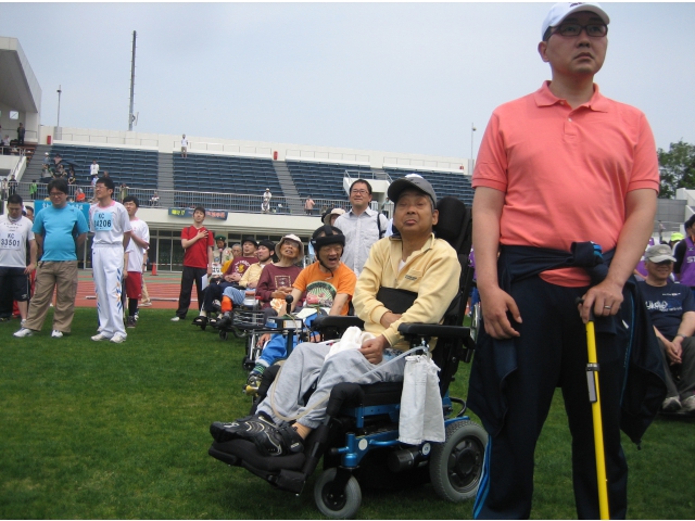 国歌斉唱。はなのきの里選手団！