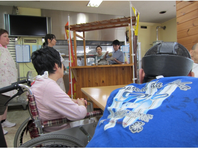 視線はカレーの屋台へロックオン